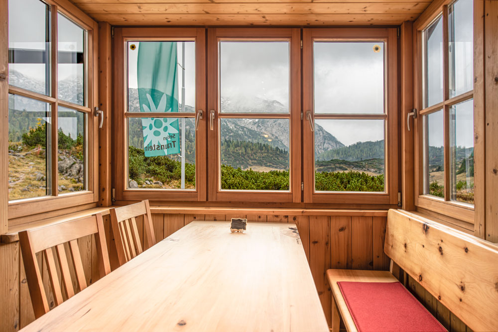 traunsteiner-huette-fenster-stube-d