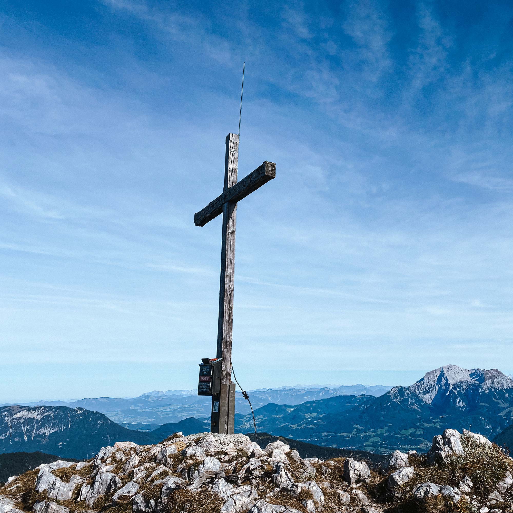 Schrecksattelsteig. Der Normalweg auf zur Neuen Traunsteiner Hütte auf der Reiteralpe.