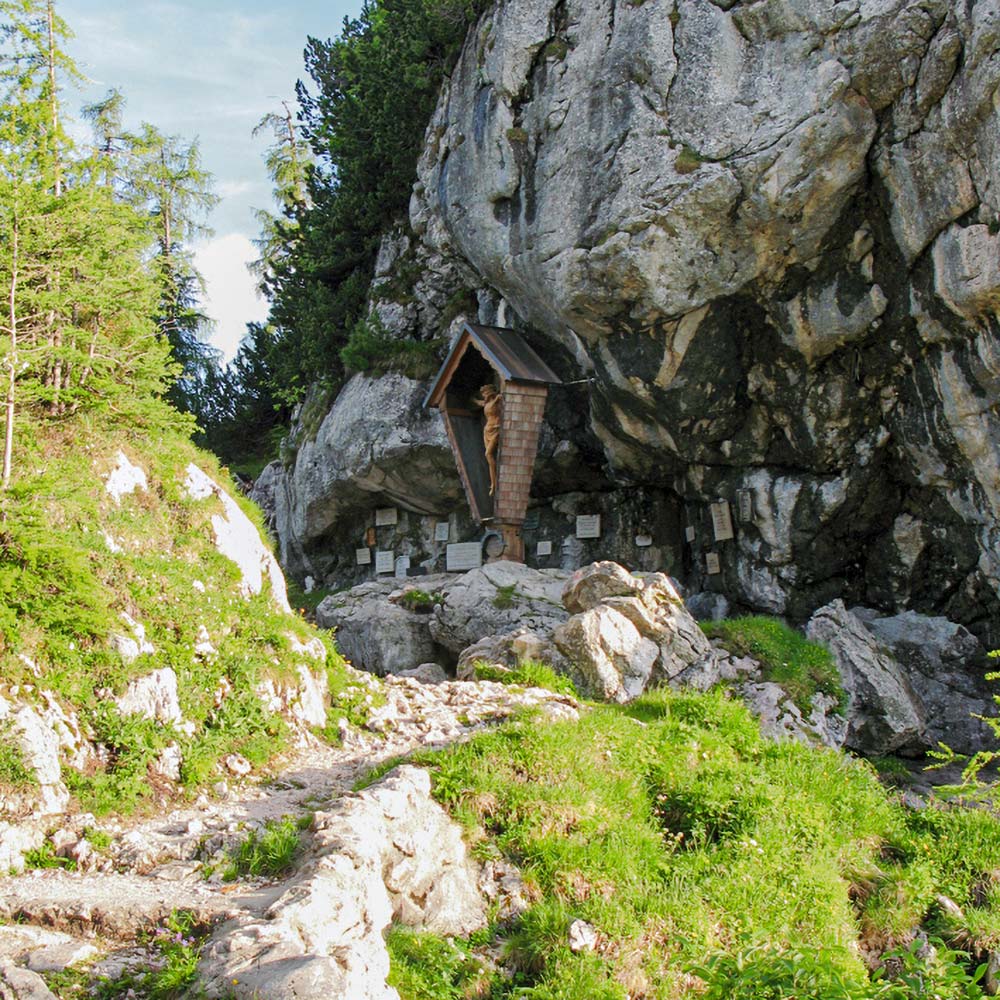 Schrecksattelsteig. Der Normalweg auf zur Neuen Traunsteiner Hütte auf der Reiteralpe.